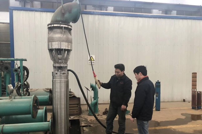流量1200立方、楊程18米的不銹鋼304材質(zhì)潛水泵測試合格