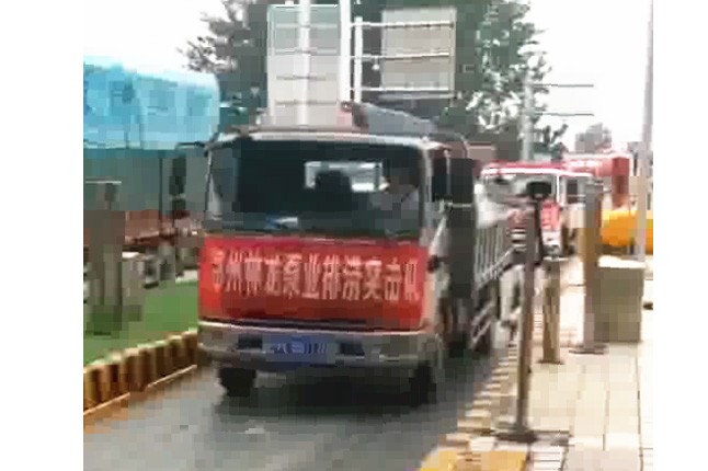 我公司新組織的搶險(xiǎn)排澇設(shè)備及人員，出發(fā)馳援焦作災(zāi)區(qū)，兄弟們辛苦了，加油！